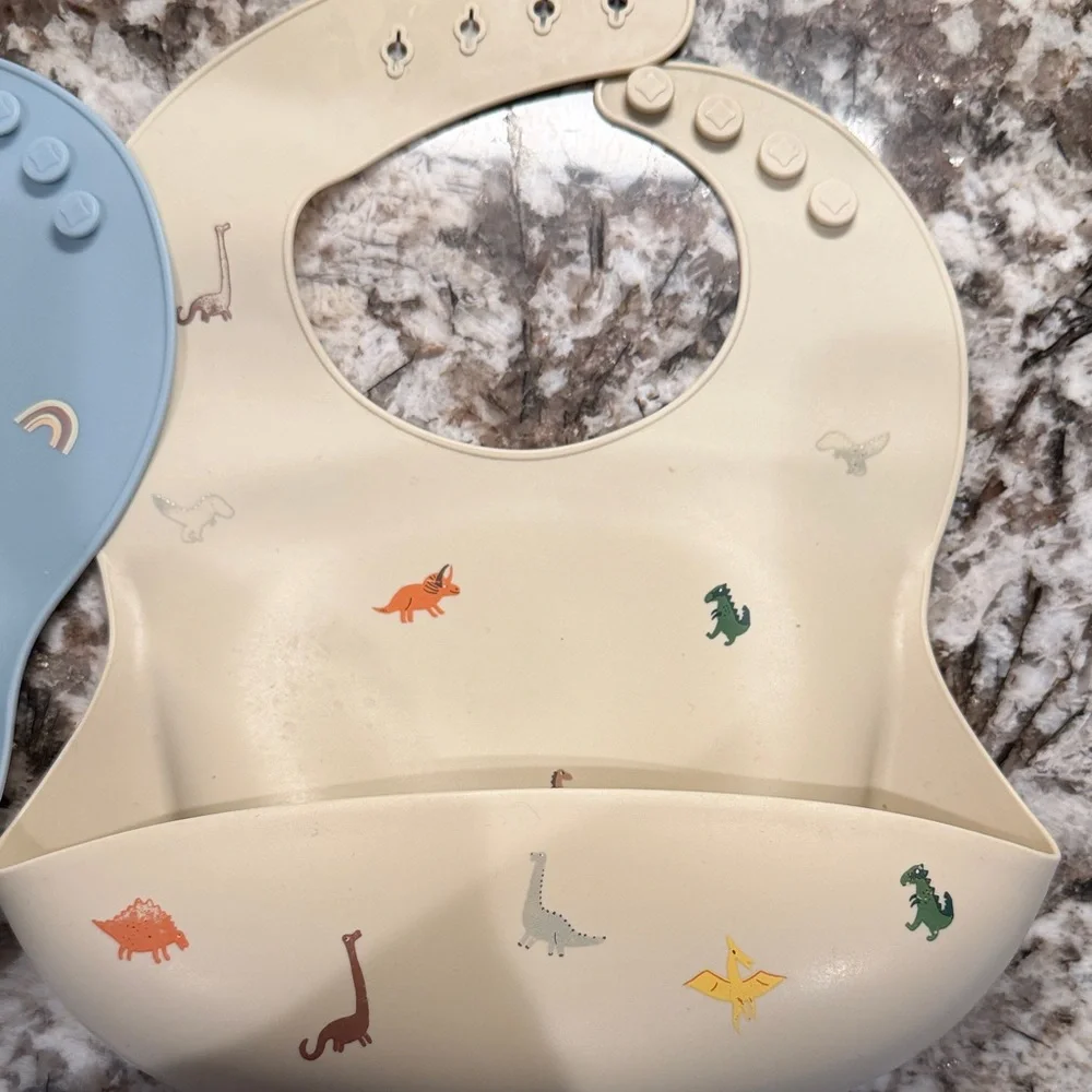 Silicone Baby Bib + FREE GIFT